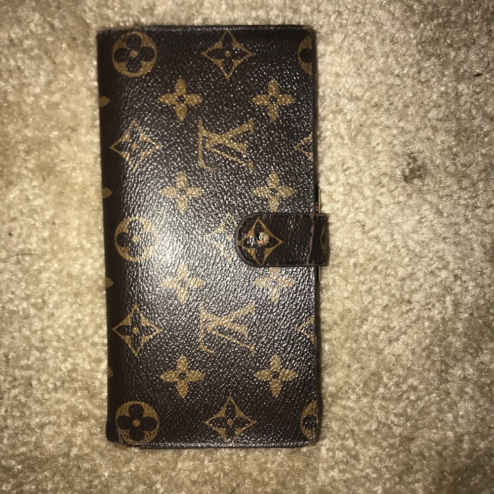 *AUTHENTIC* LV Wallet!! (READ DESCRIPTION!)